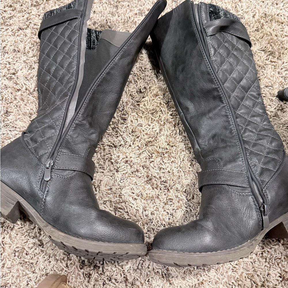 Global Win Black Quilted Mid-Calf Heeled Boots for Women